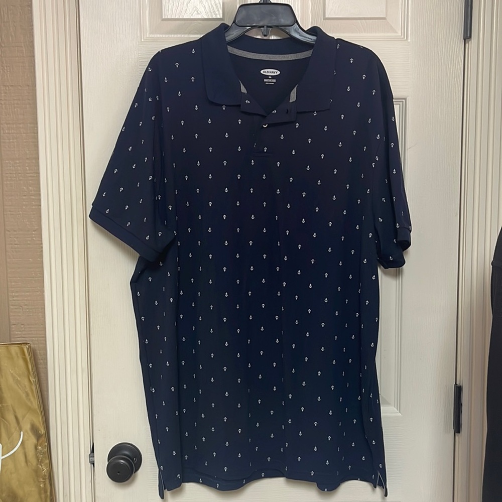 Old Navy men’s size XXL shirt. New! Navy with anchors.